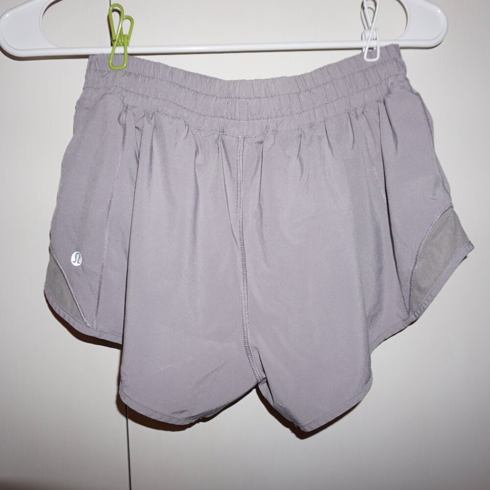 Lululemon Hotty Hot Low-Rise Lined Short 2.5"